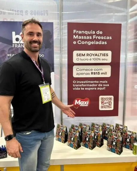 Estande da franquia Maxi Massas em feira de franquias